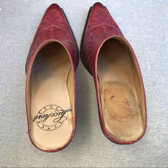 black kitten heel flip flops